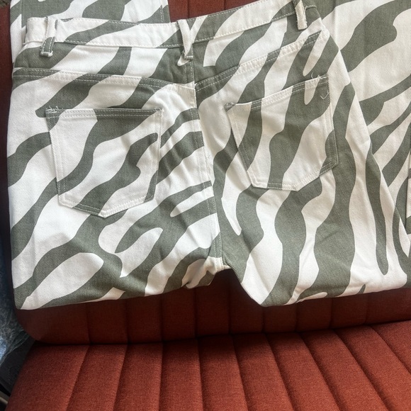Green zebra pattern jeans - Picture 4 of 4